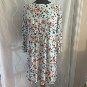 Loft Light Green Floral Dress With Bell Sleeves And Pockets, Size 6